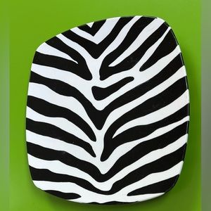 Zebra plate
